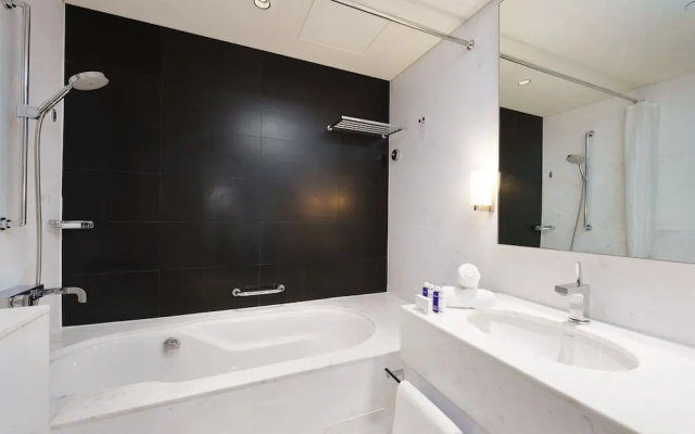 Maison Privee - Dazzling Studio w/ Direct Burj Khalifa Views