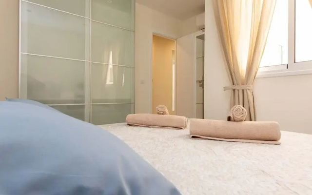 City Center Chic Apartment, Balcony