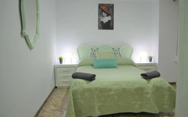 Beautiful 1 Bedroom Apartment With Gallery and Air Conditioning Cb6yr