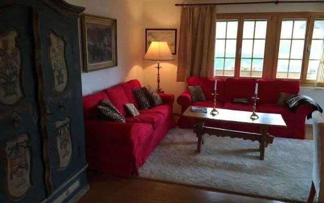 Отель Gstaad - Luxury flat in Saanen комната для гостей