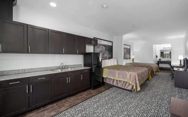 Super 8 by Wyndham Carthage TX
