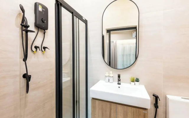 Stylish 5BR Poolhouse & Theater 2mins to BTS
