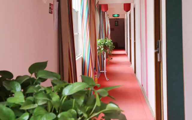 Kunming Lang Mei Youth Hotel
