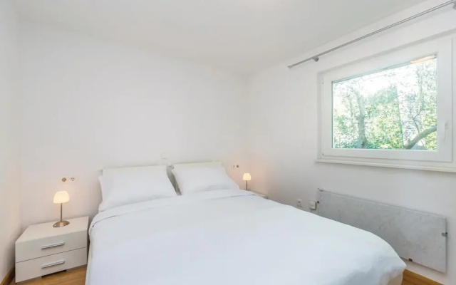 Beautiful Home in Krk With Jacuzzi, Wifi and 3 Bedrooms