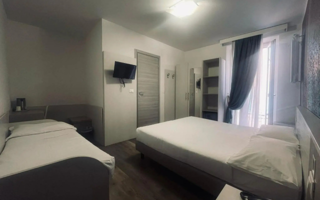 Hotel Holiday