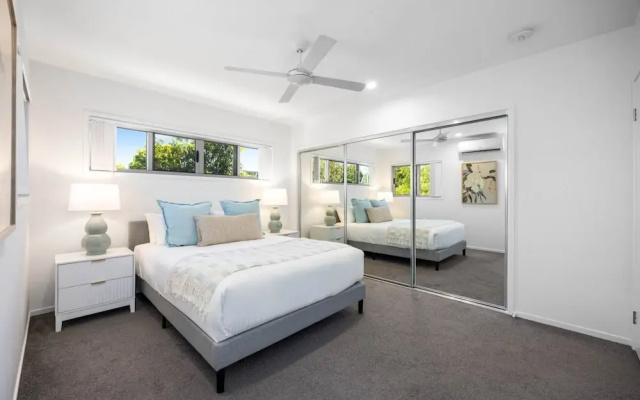 Bright 3-bed Home With Private Courtyard