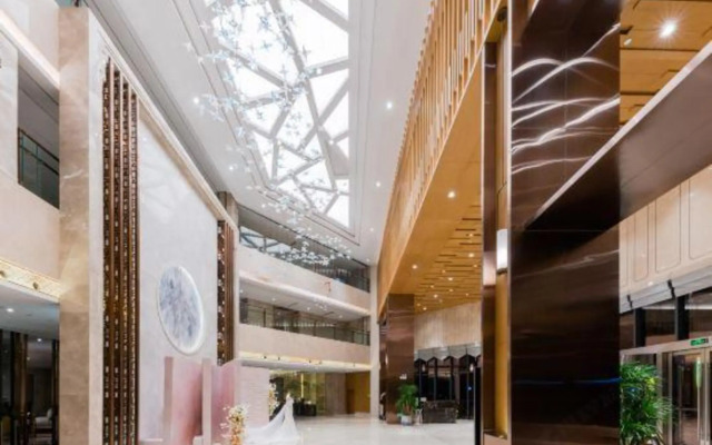Lihua Jianguo Hotel
