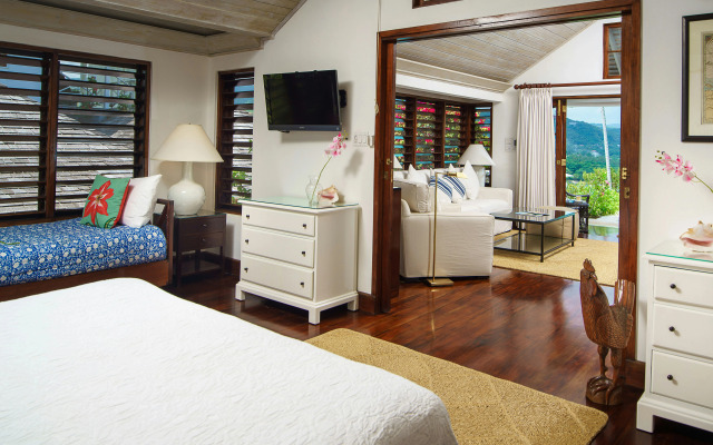Round Hill Hotel And Villas