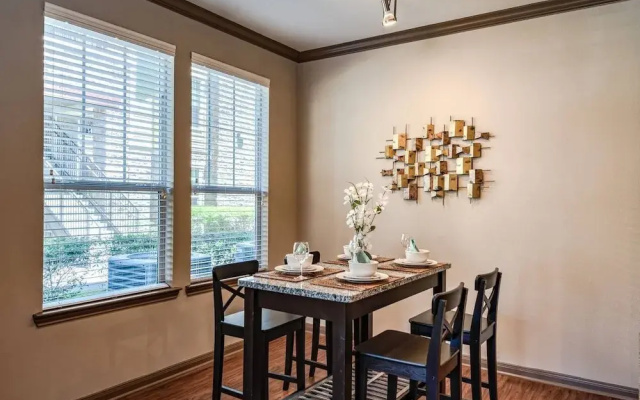 Dog-Friendly Woodlands Townhouse Near Market St.