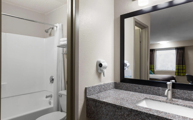 Super 8 By Wyndham Charleston WV