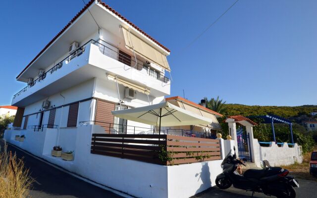 Отель Koukounari 2 Rooms Греция, Агистри - отзывы, цены и фото номеров - забронировать отель Koukounari 2 Rooms онлайн вид на фасад