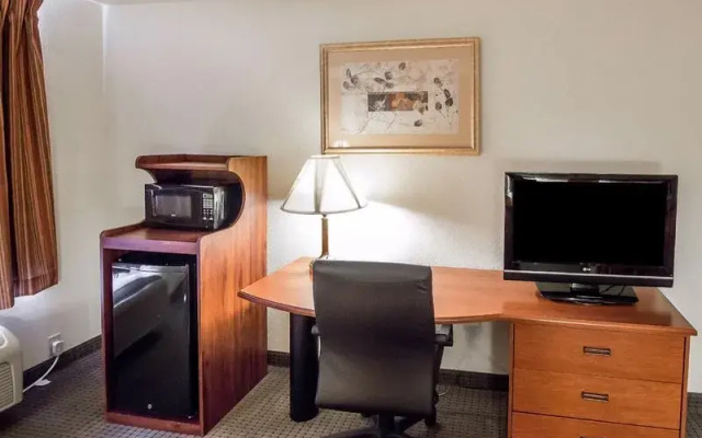 Rodeway Inn & Suites