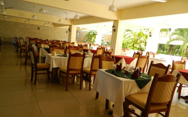 Sai Eden Roc Hotel