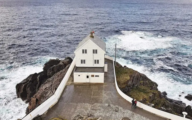 2 Person Holiday Home in Aheim