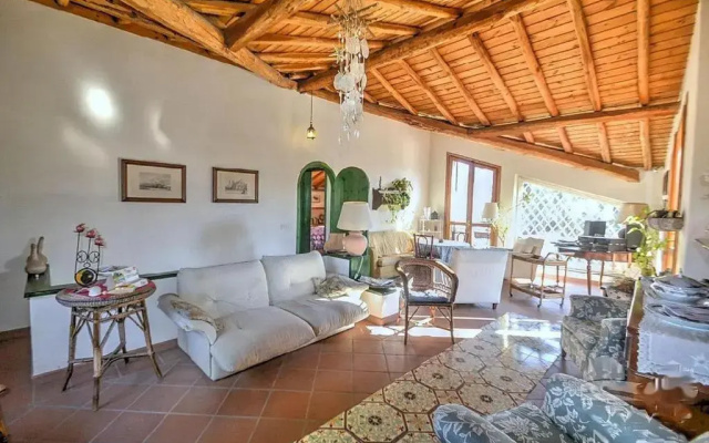 Villa with garden near the sea, with wi-fi