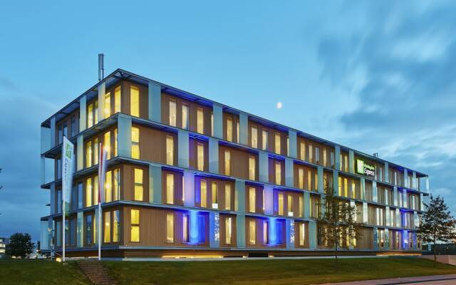 Отель Holiday Inn Express Utrecht - Papendorp вид на фасад