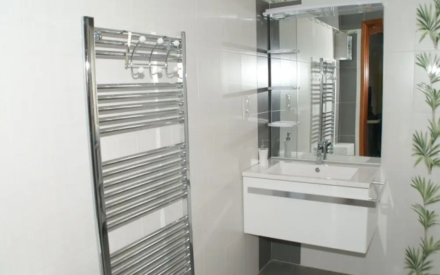 Modern Holiday Home with jacuzzi in Brousse-le-Chateau