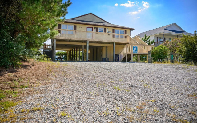 Pelican Palace by Oak Island Accommodations