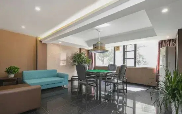 Pinle Hotel (Wuhan Jiangxia Century Plaza store)