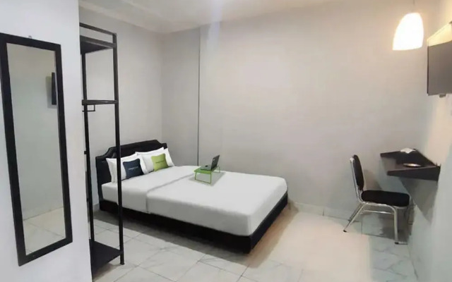 Collection O 91131 New V1 Hotel Near Stasiun Mangga Besar