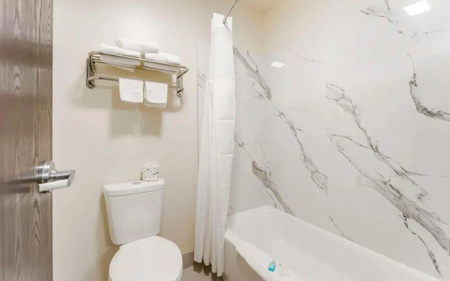 Econo Lodge Lavale
