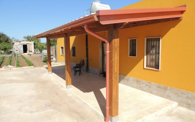 Отель Casa Vacanze Secondo Scivolo Поццалло вид на фасад