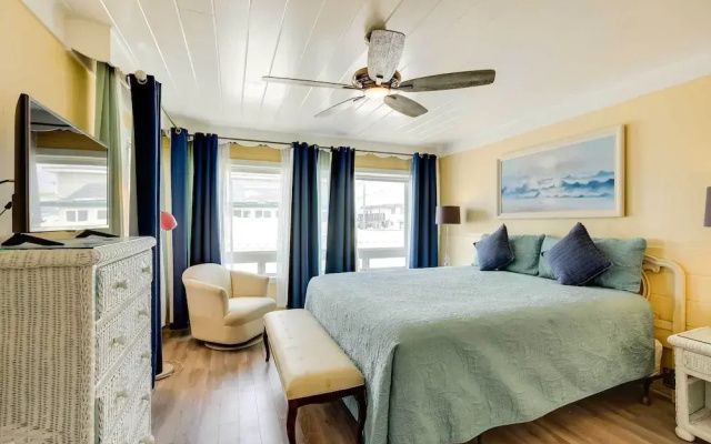 Between the Dunes: Breezy Beachfront Oceano Home!
