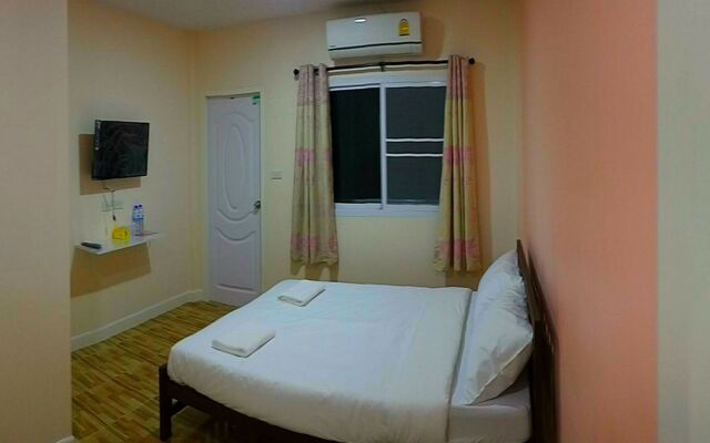 Отель Baan Pooh Inn Бангкок комната для гостей