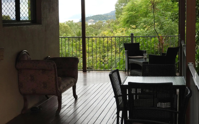 Airlie Beach Myaura Bed & Breakfast