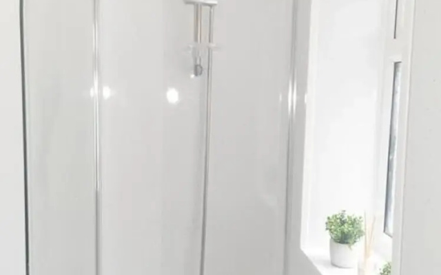 2 bed Townhouse Close to LFC Stadium