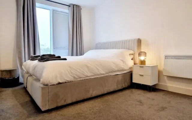 Gym, Free Parking, 25 Mins to Central London