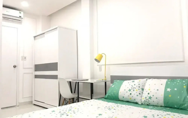 Smiley Apartment 8