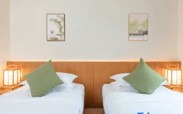 Panlong Lishore Resort (Yangshuo West Street Liriver)