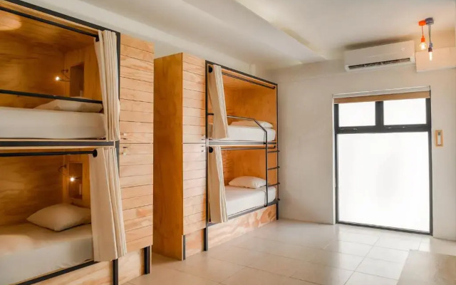 Nomads Hotel, Hostel & Rooftop Pool