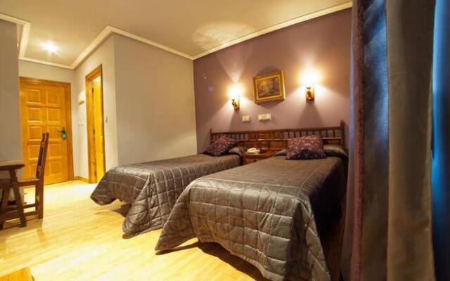 Отель Hostal Gran Duque Испания, Боойо - отзывы, цены и фото номеров - забронировать отель Hostal Gran Duque онлайн комната для гостей