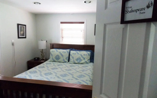Finlay House Bed and Breakfast Niagara - on - the - Lake