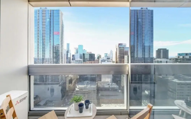 Stylish Pet-friendly 2BR Stay, Near Southern Cross