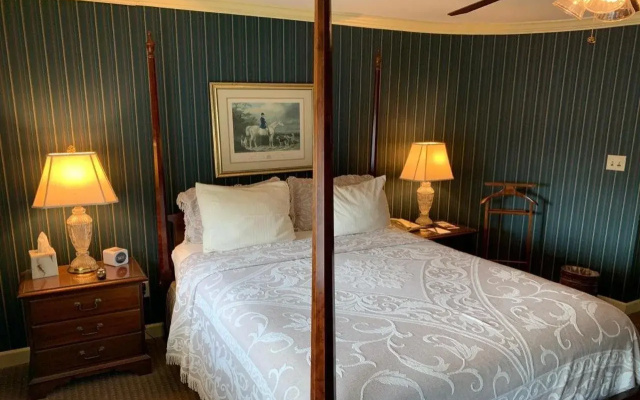 1842 Inn