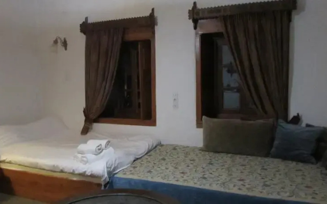 Traditional Rooms Ioannidis