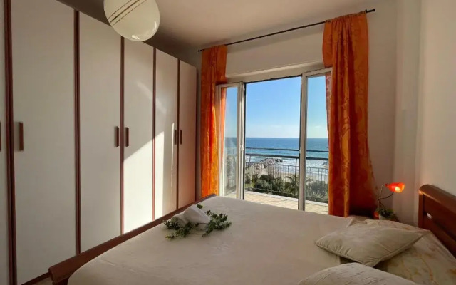 [Rivamare] 3 Locali di fronte al Mare