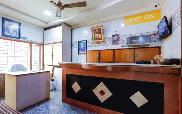 SPOT ON 67646 Jk Guest House