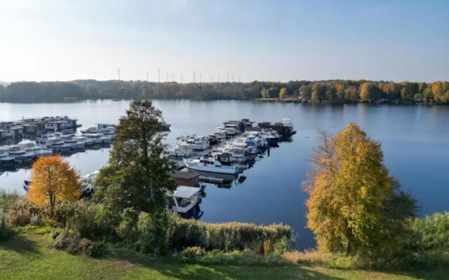 Havel Houseboat Serenity
