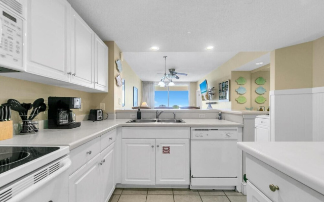 Majestic Beach Towers 2-1104