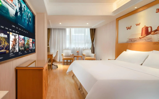 Vienna Hotel Shenzhen (FuYong metro station branch)
