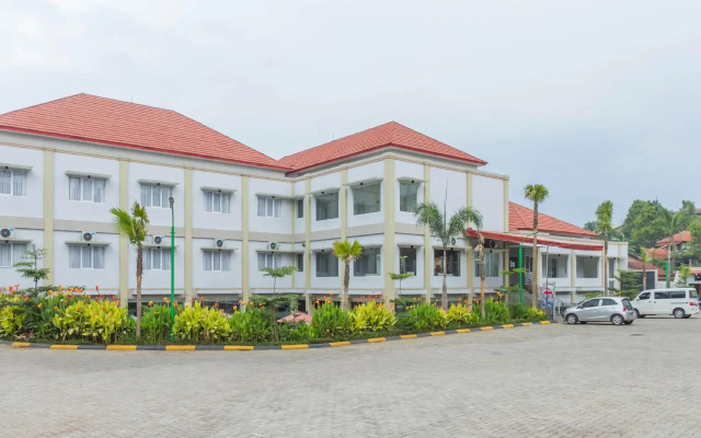 RedDoorz Plus near Jatinangor Town Square 2