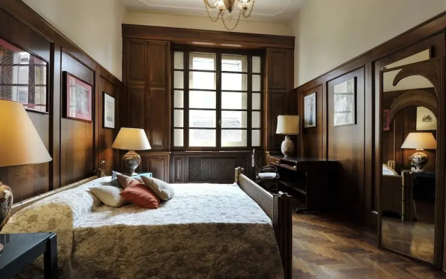 Strada Maggiore Apartment