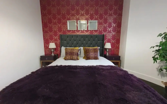 Contemporary Executive Apartment