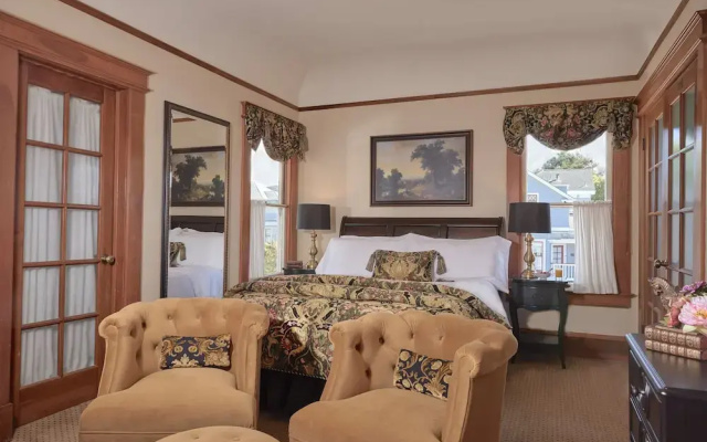 The Charles Pacific Grove - Artfully Designed Inclusive Inn
