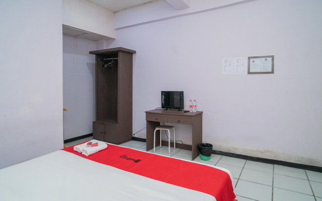 RedDoorz Plus Syariah at Lotus Hotel Bojonegoro