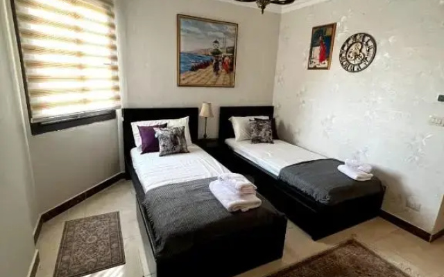 Elegant Duplex with Pool Frontauc